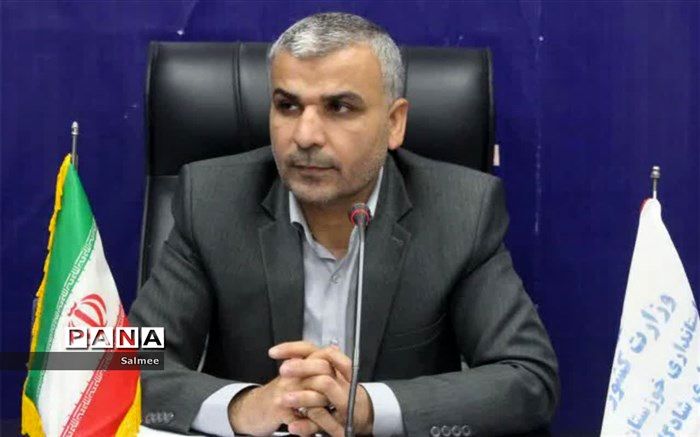 ‌اهدای ۱۰۰ بسته لوازم‌التحریر رایگان به دانش‌آموزان جامانده از تحصیل در شادگان