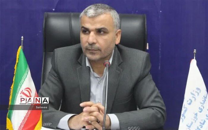 ‌اهدای ۱۰۰ بسته لوازم‌التحریر رایگان به دانش‌آموزان جامانده از تحصیل در شادگان