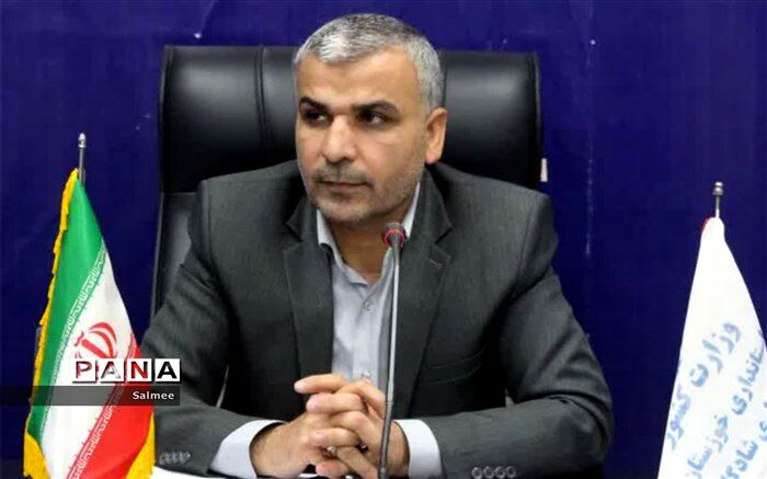 ‌اهدای ۱۰۰ بسته لوازم‌التحریر رایگان به دانش‌آموزان جامانده از تحصیل در شادگان
