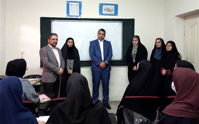 بازدید معاون آموزش ابتدایی منطقه ۵ از کارگاه‌های آموزشی آموزگاران جدیدالورود