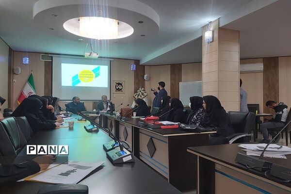 نشست هم‌اندیشی کارشناسان اداره فرهنگی و هنری استان البرز