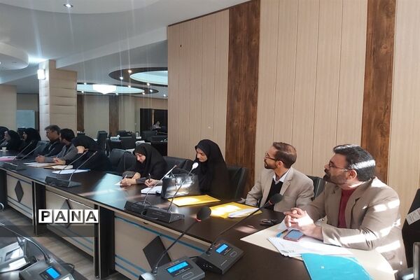 نشست هم‌اندیشی کارشناسان اداره فرهنگی و هنری استان البرز