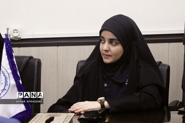 نشست صمیمی قائم مقام سازمان دانش‌آموزی با اعضای سازمان دانش‌آموزی شهرستان‌های استان تهران