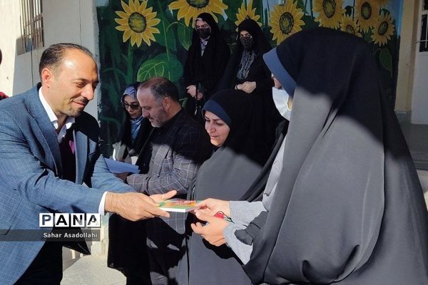 استقرار کتابخانه سیار در دبستان شهید‌غلامی «آرو» دماوند