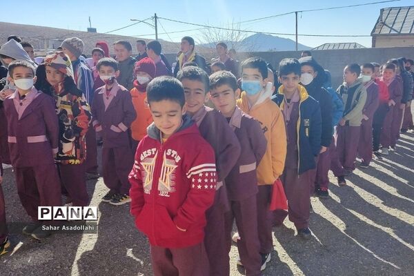استقرار کتابخانه سیار در دبستان شهید‌غلامی «آرو» دماوند