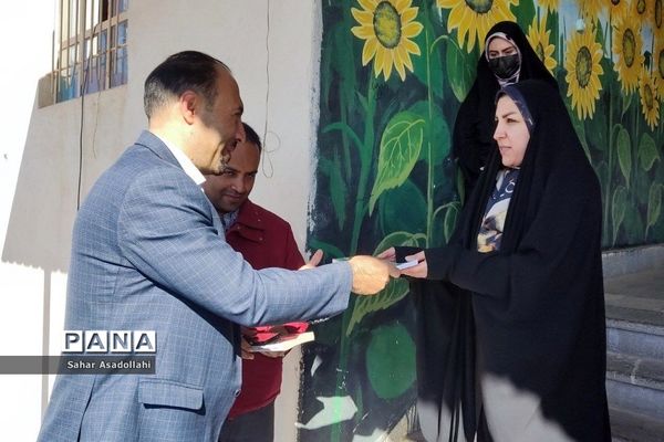 استقرار کتابخانه سیار در دبستان شهید‌غلامی «آرو» دماوند