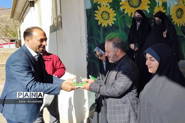 استقرار کتابخانه سیار در دبستان شهید‌غلامی «آرو» دماوند