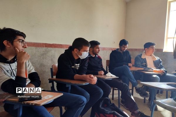 آیین هفته کتاب و کتابخوانی در دبیرستان استعدادهای درخشان شهید‌بهشتی رودهن