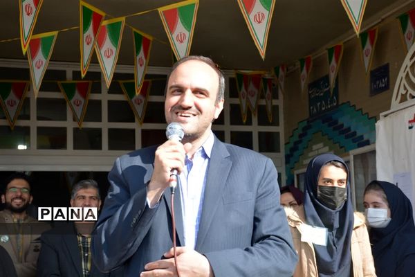 آیین نمادین انتخابات شورای دانش‌آموزی مدارس استان اصفهان در شهرستان خمینی شهر