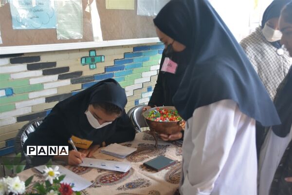 آیین نمادین انتخابات شورای دانش‌آموزی مدارس استان اصفهان در شهرستان خمینی شهر