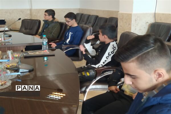 برگزاری جلسه مدیر سازمان دانش‌آموزی استان اصفهان با خبرنگاران خبرگزاری پانای شهرستان خمینی شهر