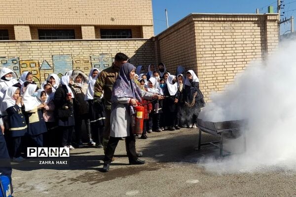 آموزش اطفای حریق در دبستان میعاد فشافویه