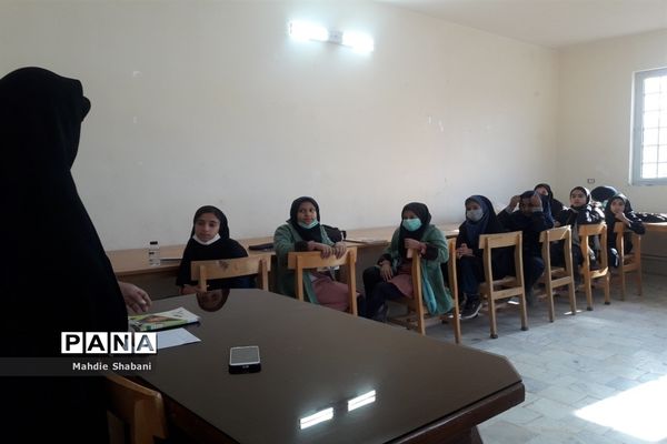 بازدید دانش‌آموزان دبستان شهید‌نجفی فدافن کاشمر از کتابخانه فدک