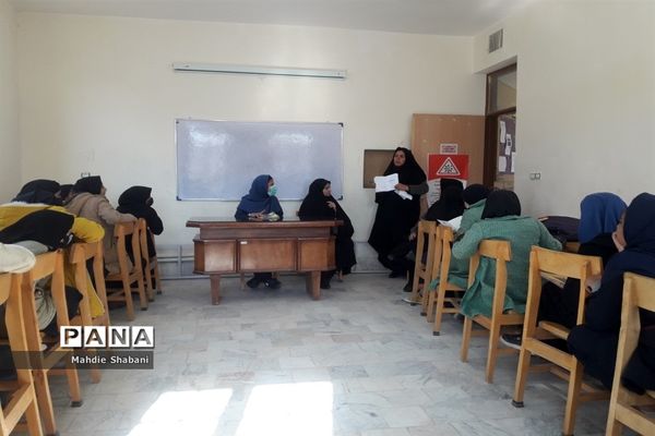 بازدید دانش‌آموزان دبستان شهید‌نجفی فدافن کاشمر از کتابخانه فدک