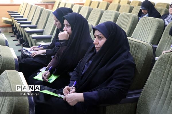 نشست‌ مدیران و کارشناسان کانون‌های فرهنگی تربیتی قطب جنوب فارس