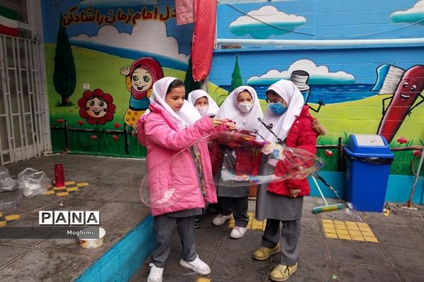 مسابقه ساخت حباب در دبستان نیایش منطقه ۱۳