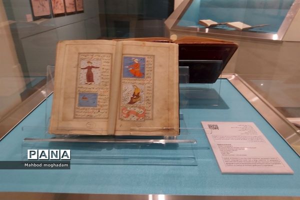 بازدید دانش‌آموزان دبیرستان شهیده معصومه قزوینی منطقه ۱۳ از کتابخانه و موزه ملی ملک