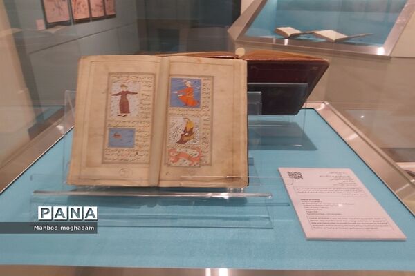 بازدید دانش‌آموزان دبیرستان شهیده معصومه قزوینی منطقه ۱۳ از کتابخانه و موزه ملی ملک