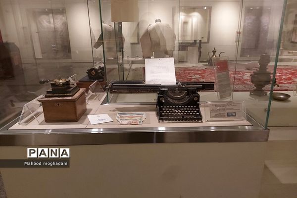 بازدید دانش‌آموزان دبیرستان شهیده معصومه قزوینی منطقه ۱۳ از کتابخانه و موزه ملی ملک