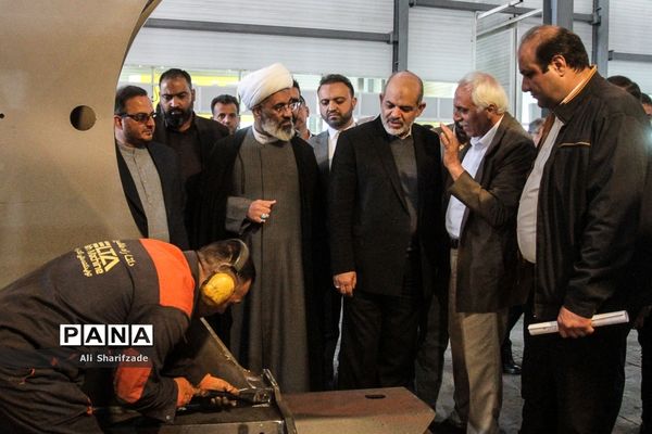 آیین واگذاری ۵۰۰ دستگاه اتوبوس شهری و ۵۰ بیل مکانیکی