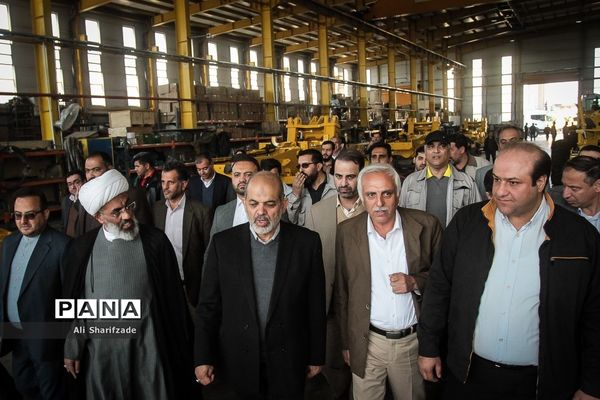 آیین واگذاری ۵۰۰ دستگاه اتوبوس شهری و ۵۰ بیل مکانیکی