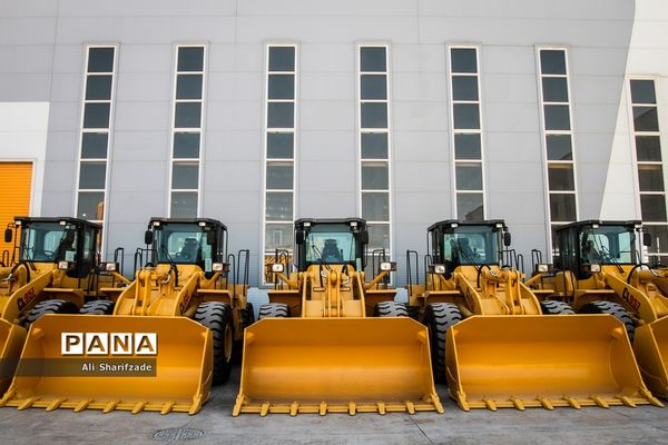 آیین واگذاری ۵۰۰ دستگاه اتوبوس شهری و ۵۰ بیل مکانیکی