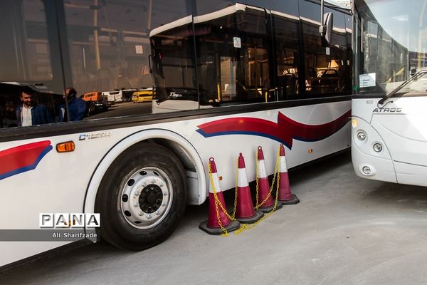 آیین واگذاری ۵۰۰ دستگاه اتوبوس شهری و ۵۰ بیل مکانیکی