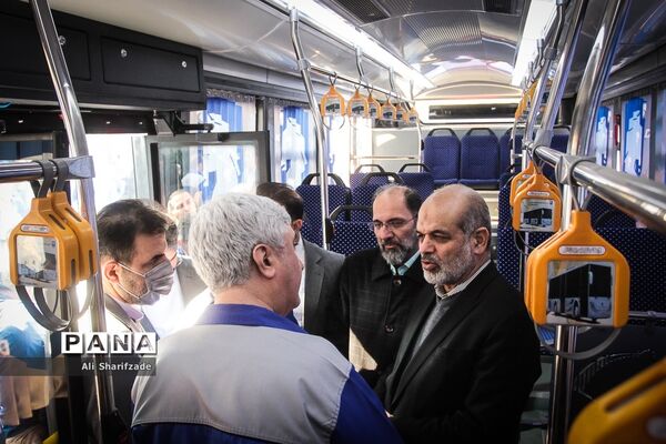 آیین واگذاری ۵۰۰ دستگاه اتوبوس شهری و ۵۰ بیل مکانیکی