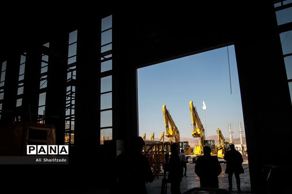 آیین واگذاری ۵۰۰ دستگاه اتوبوس شهری و ۵۰ بیل مکانیکی