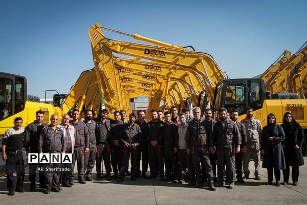 آیین واگذاری ۵۰۰ دستگاه اتوبوس شهری و ۵۰ بیل مکانیکی