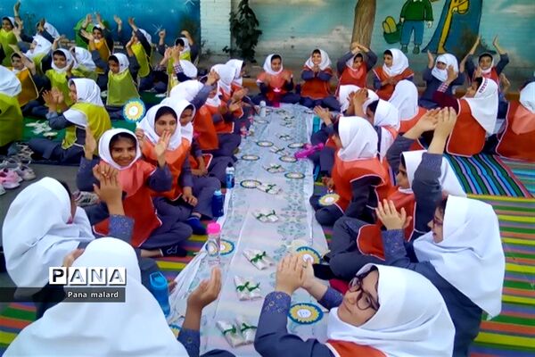 کتابخوانی و تغذیه سالم در دبستان حاجیه نوری ملارد