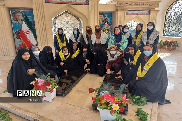 مراسم زیارت عاشورا دبیرستان شهید‌بابایی منطقه ۱۳ بر مزار شهدای گمنام