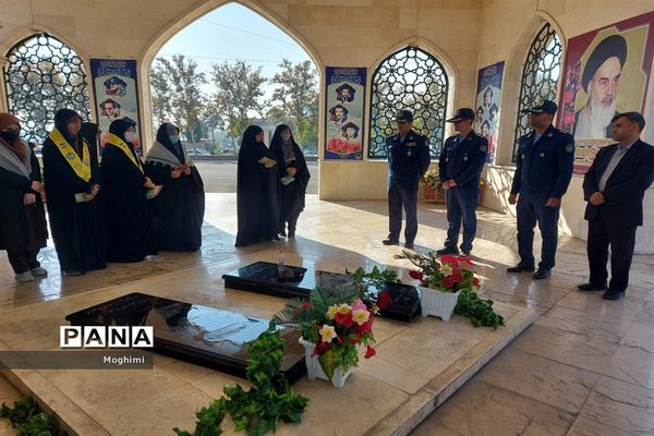 مراسم زیارت عاشورا دبیرستان شهید‌بابایی منطقه ۱۳ بر مزار شهدای گمنام