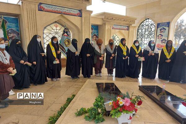 مراسم زیارت عاشورا دبیرستان شهید‌بابایی منطقه ۱۳ بر مزار شهدای گمنام