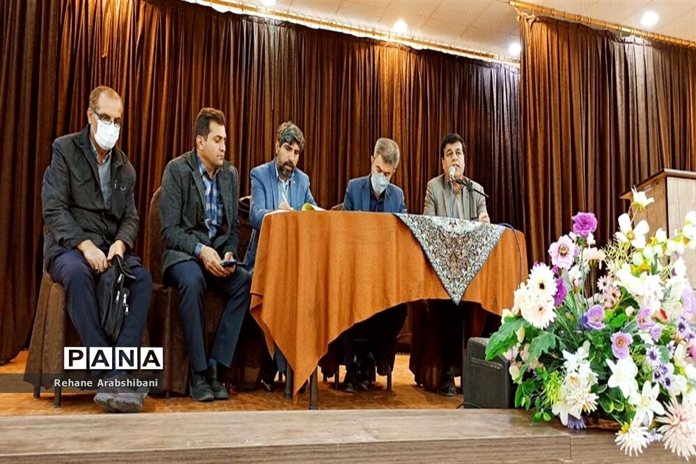جلسه اداره سلامت و بهداشت اداره کل آموزش و پرورش فارس با مدیران  مدارس و مراقبان بهداشت‌ آباده