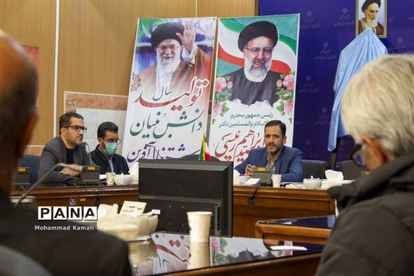 آئین رونمایی از کتاب فرهنگی محلاتی و تقدیر از فعالان فرهنگی