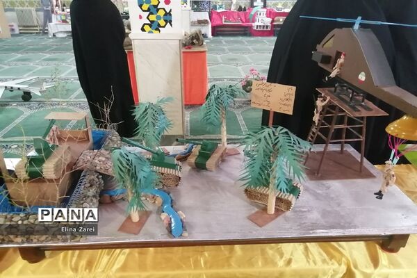 نمایشگاه دست‌سازه‌های دانش‌آموزی در دبیرستان ریحانه قم