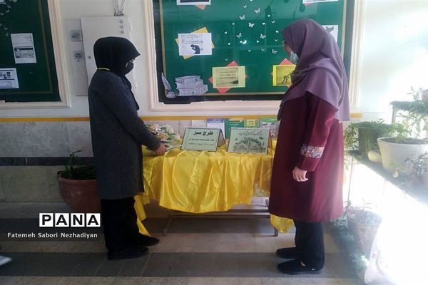 برگزاری مراسم هفته کتاب‌خوانی و معرفی‌ کتاب در دبیرستان شهید محمدتقی دستغیب ناحیه ۳ شیراز