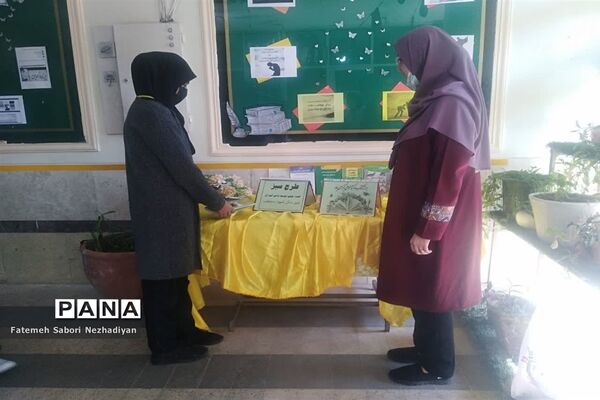 برگزاری مراسم هفته کتاب‌خوانی و معرفی‌ کتاب در دبیرستان شهید محمدتقی دستغیب ناحیه ۳ شیراز