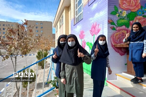 انتخابات شورای دانش‌آموزی در دبیرستان مرضیه شهرکرد