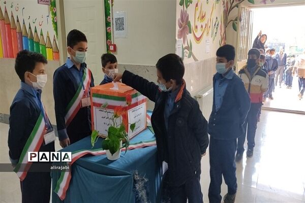 برگزاری انتخابات شورای دانش‌آموزی دبستان پسرانه اولیای شیرازی
