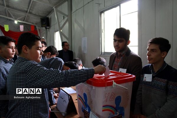 برگزاری انتخابات شورای دانش‌آموزی در زنجان