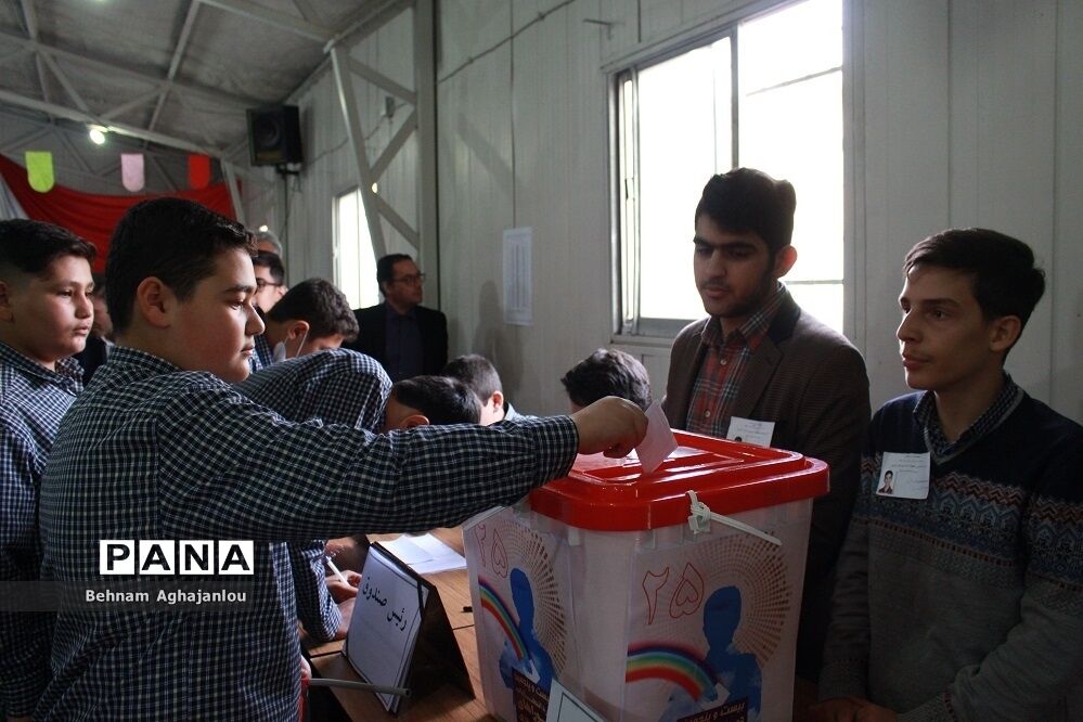 برگزاری انتخابات شورای دانش‌آموزی در زنجان