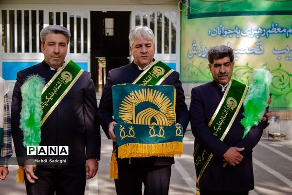 بزرگداشت شهدای دانش‌آموز در دبیرستان هاتف