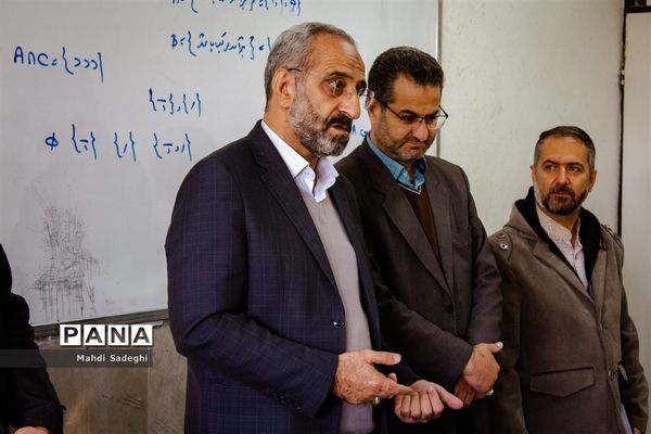 بزرگداشت شهدای دانش‌آموز در دبیرستان هاتف