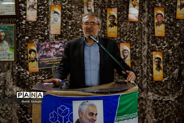 بزرگداشت شهدای دانش‌آموز در دبیرستان هاتف