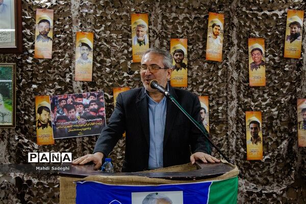بزرگداشت شهدای دانش‌آموز در دبیرستان هاتف