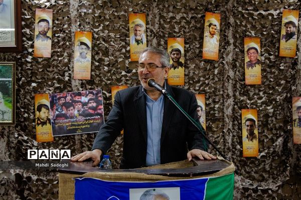 بزرگداشت شهدای دانش‌آموز در دبیرستان هاتف