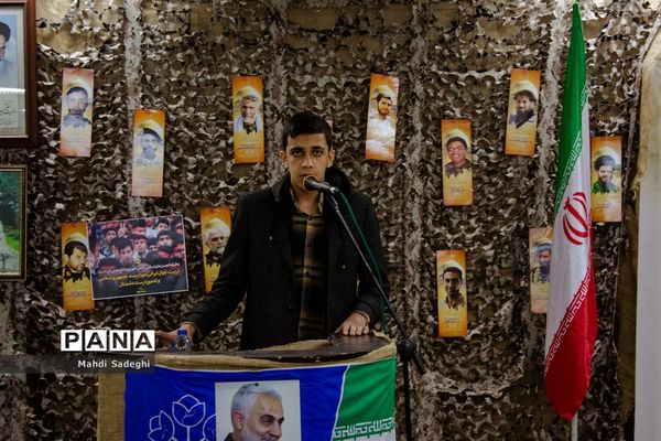 بزرگداشت شهدای دانش‌آموز در دبیرستان هاتف