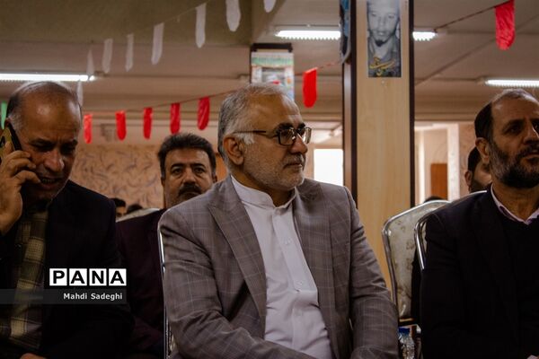 بزرگداشت شهدای دانش‌آموز در دبیرستان هاتف